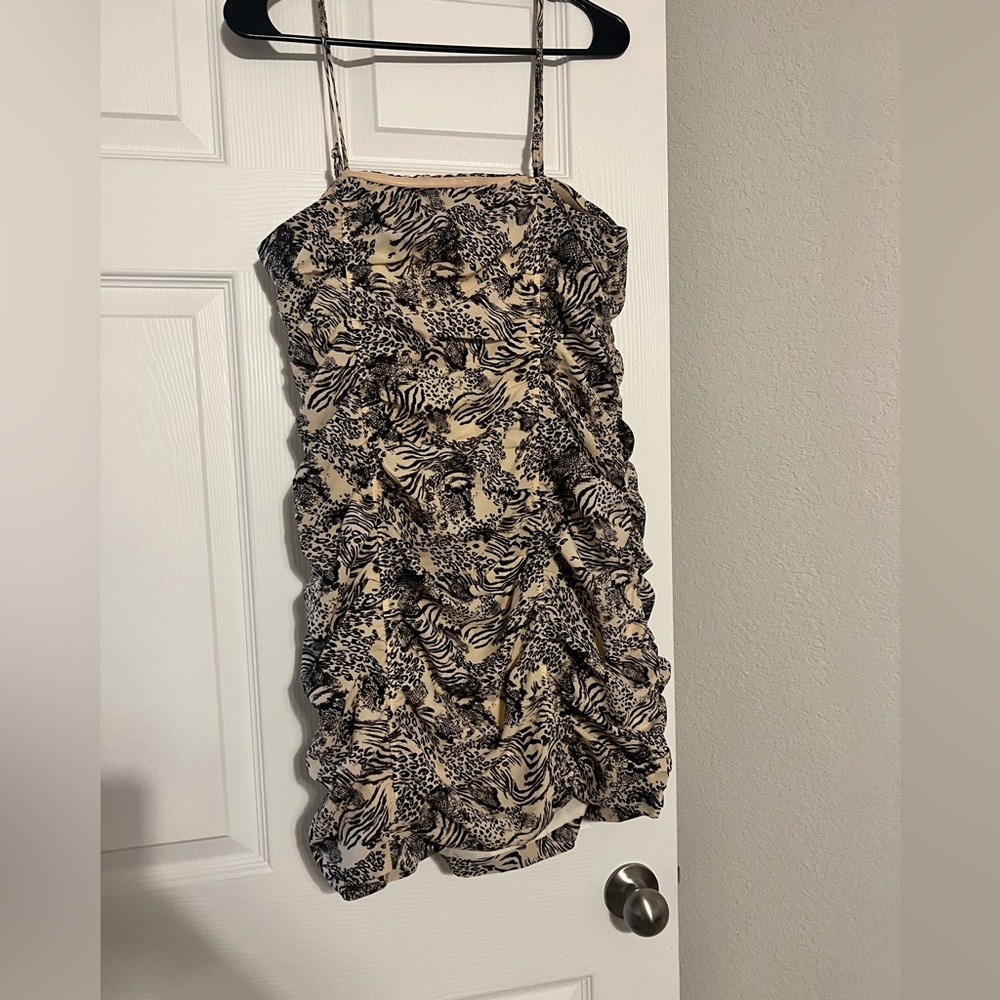J.O.A Ruched Bodycon Dress - Picture 3 of 6
